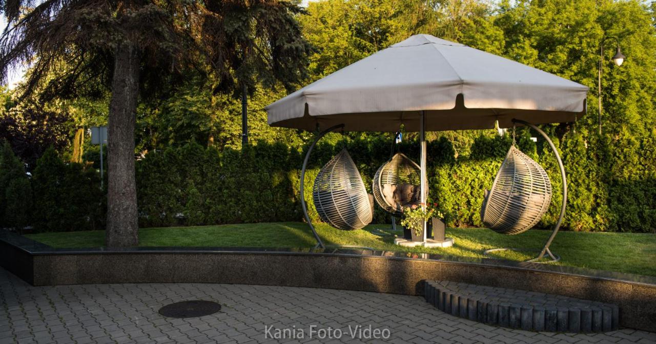 Miejsca Noclegowe I Restauracja Kaminski เก็งป์โน ภายนอก รูปภาพ