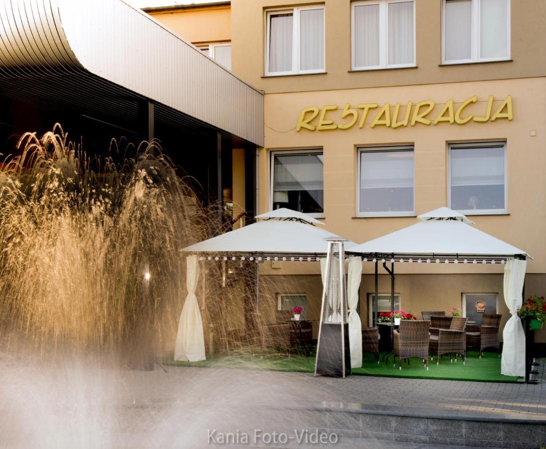 Miejsca Noclegowe I Restauracja Kaminski เก็งป์โน ภายนอก รูปภาพ